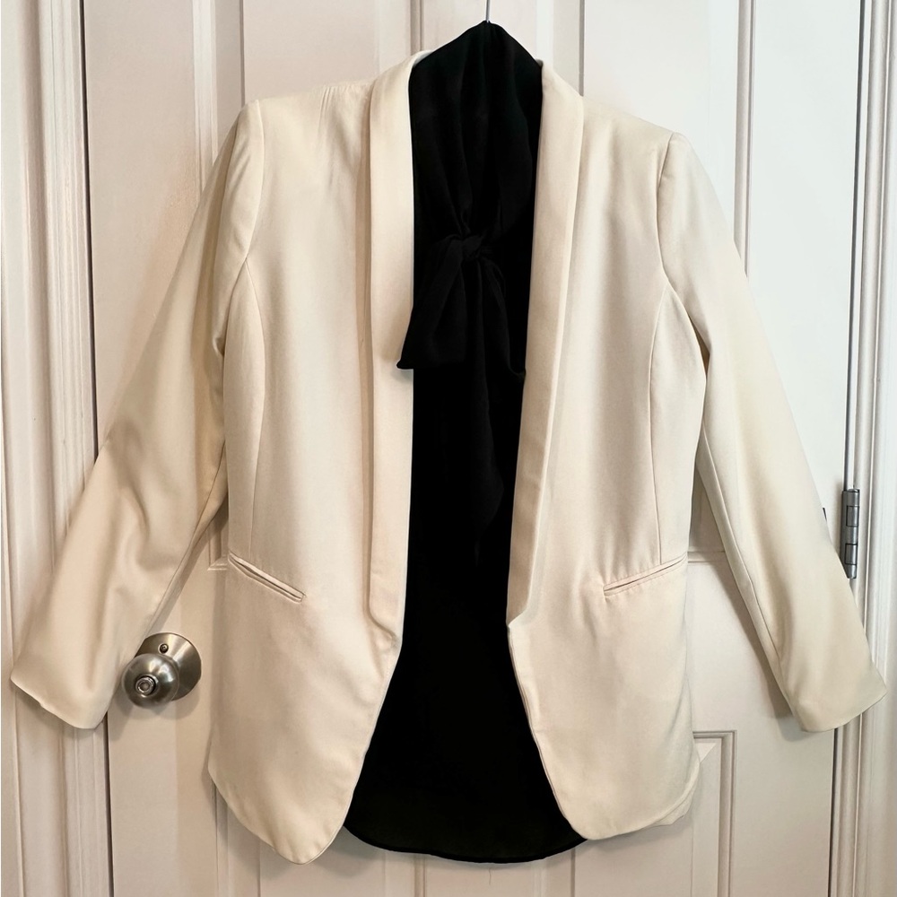 Elegant Cream Women's Tuxedo Blazer